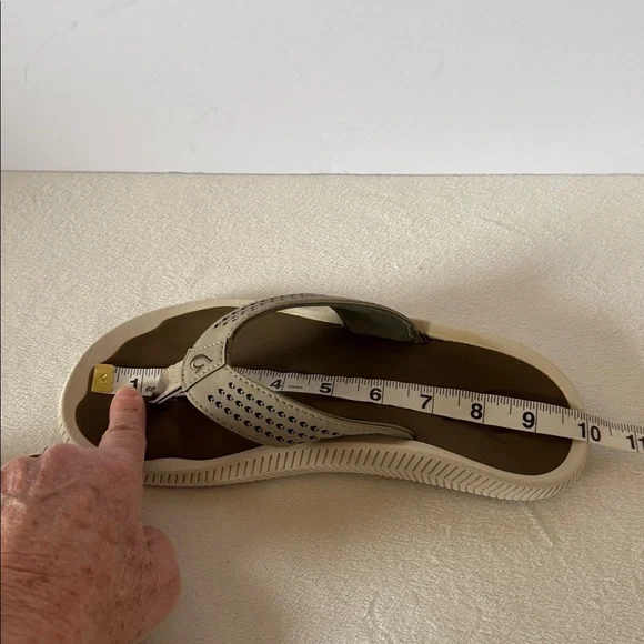 Olukai flip flops - Picture 10 of 13